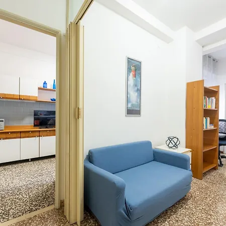 Guesthost - Santa Croce Cozy Flat With Balcony * Parma