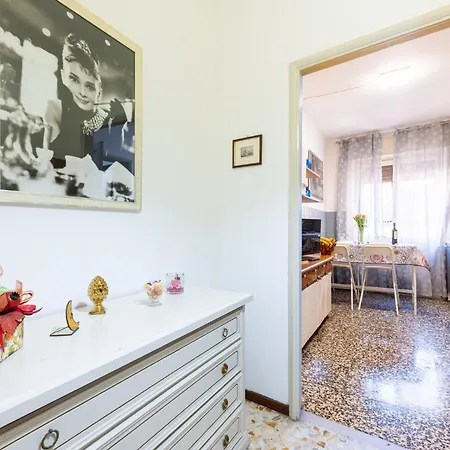 Daire Guesthost - Santa Croce Cozy Flat With Balcony *