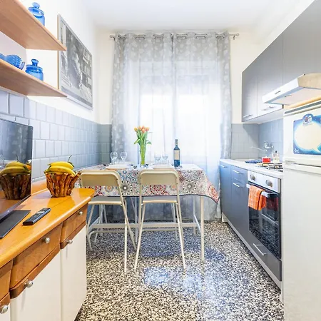 アパート Guesthost - Santa Croce Cozy Flat With Balcony パルマ