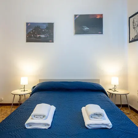 Guesthost - Santa Croce Cozy Flat With Balcony 公寓