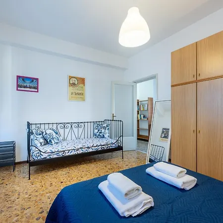 Guesthost - Santa Croce Cozy Flat With Balcony 帕爾馬