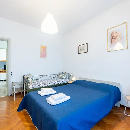 Daire Guesthost - Santa Croce Cozy Flat With Balcony