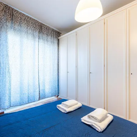 Guesthost - Santa Croce Cozy Flat With Balcony アパート *
