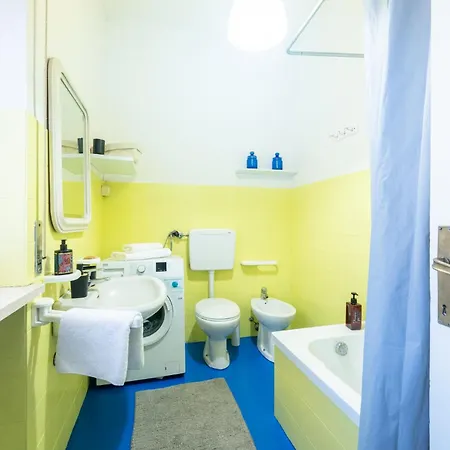 Guesthost - Santa Croce Cozy Flat With Balcony アパート パルマ