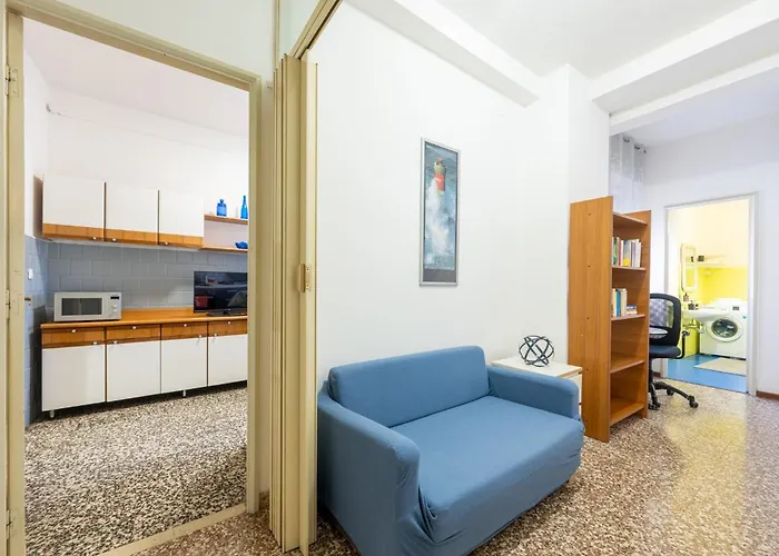 Guesthost - Santa Croce Cozy Flat With Balcony * Parma
