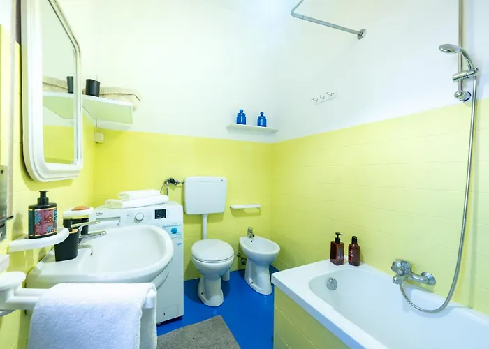 Daire Guesthost - Santa Croce Cozy Flat With Balcony