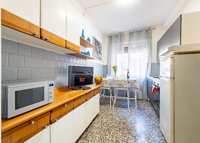 Apartment Guesthost - Santa Croce Cozy Flat With Balcony