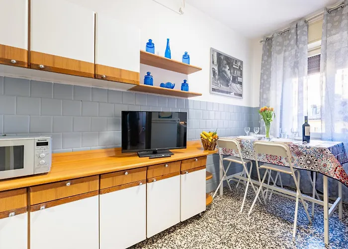 Guesthost - Santa Croce Cozy Flat With Balcony פארמה