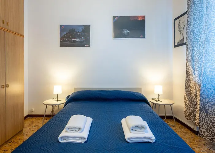 Guesthost - Santa Croce Cozy Flat With Balcony Apartment