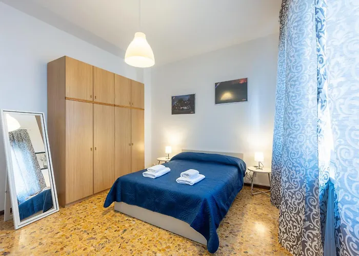 Guesthost - Santa Croce Cozy Flat With Balcony