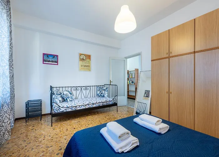 Guesthost - Santa Croce Cozy Flat With Balcony פארמה