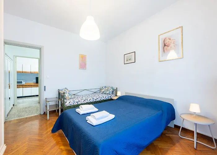 Daire Guesthost - Santa Croce Cozy Flat With Balcony