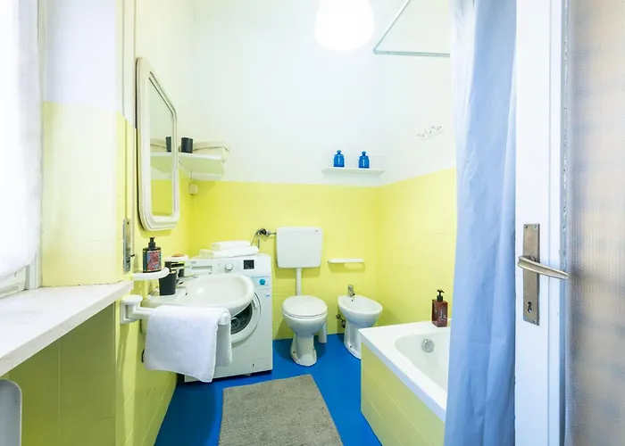 Guesthost - Santa Croce Cozy Flat With Balcony Apartment Parma